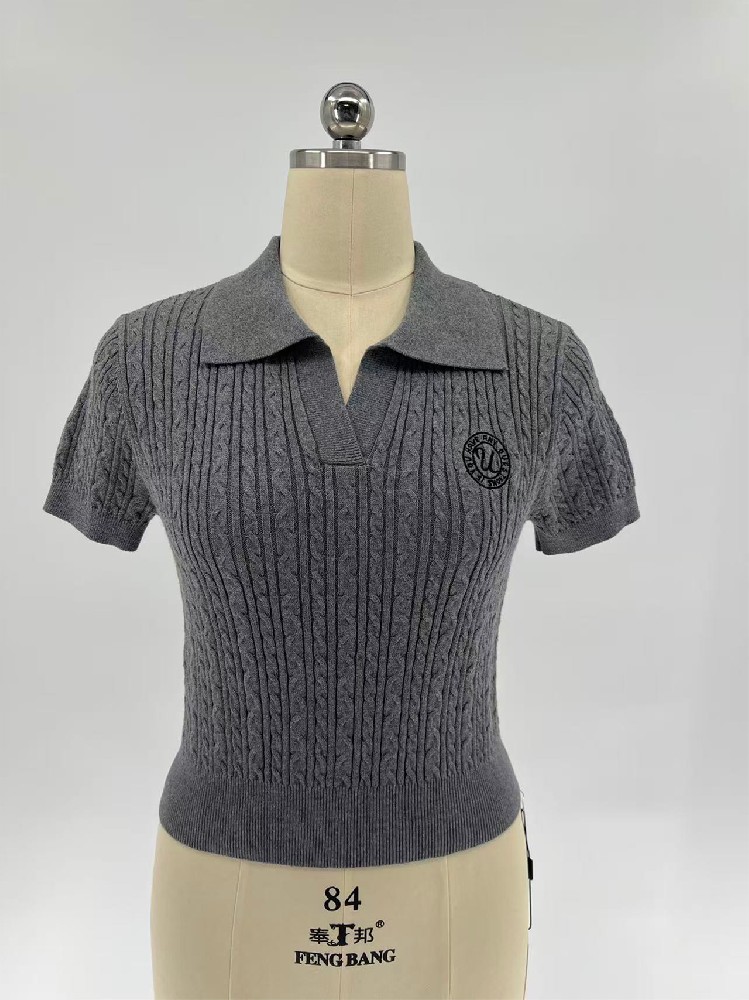 女士 Polo 领绞花短款短袖针织上衣